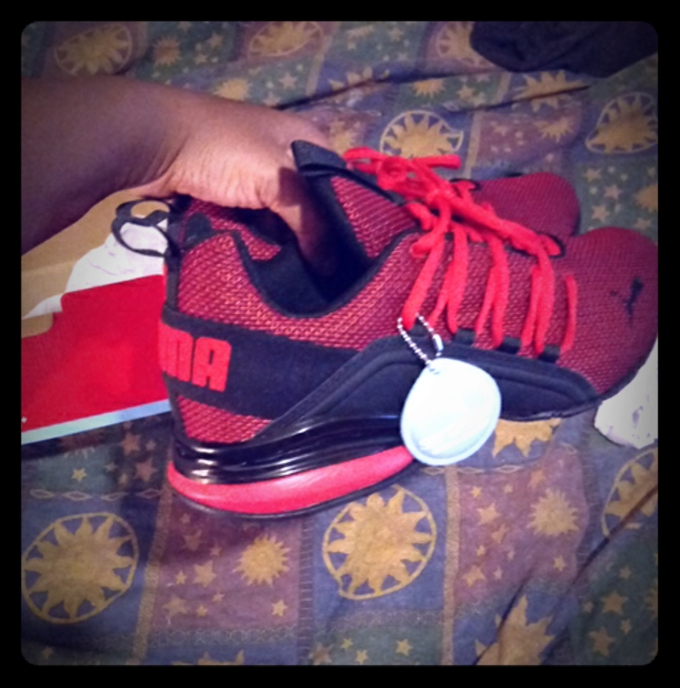 Pumas sz 8.5 mens or womens